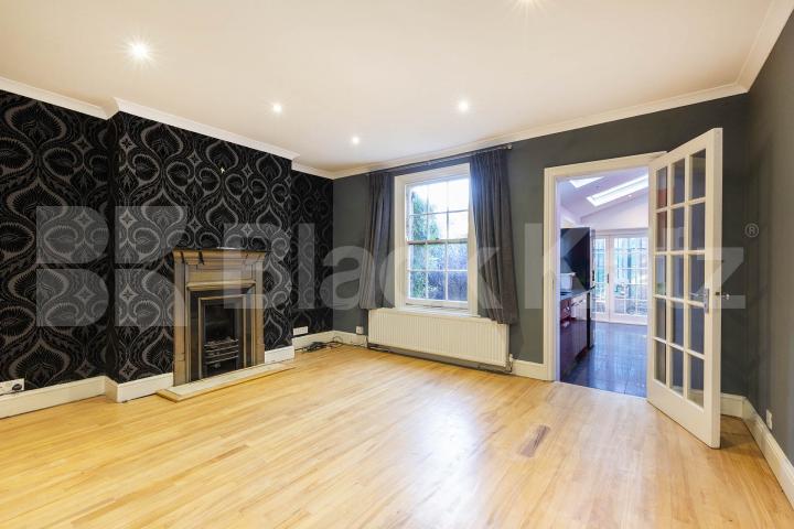 Located within the catchment area of sought after schools in Highgate North Hill, Highgate 
